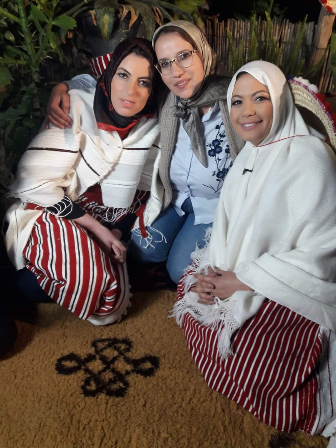 حفيظة آيت عيسى ونساء من تعاونية نوارة عين الحجر، الصورة 2