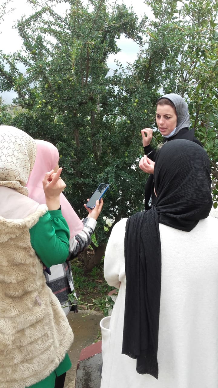حفيظة آيت عيسى ونساء من تعاونية نوارة عين الحجر، الصورة 3